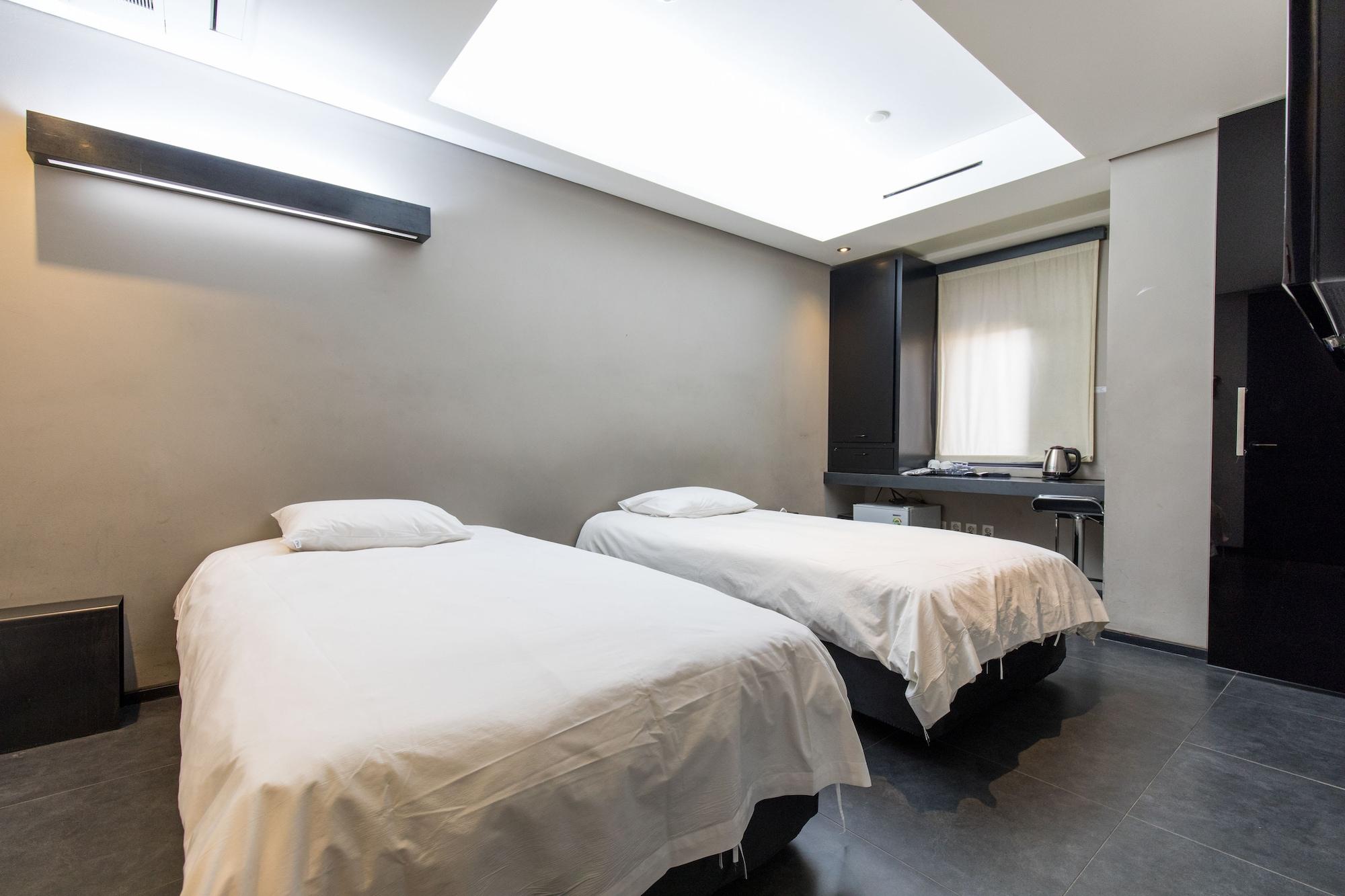 Hotel Irene Myeongdong Seoul Bagian luar foto