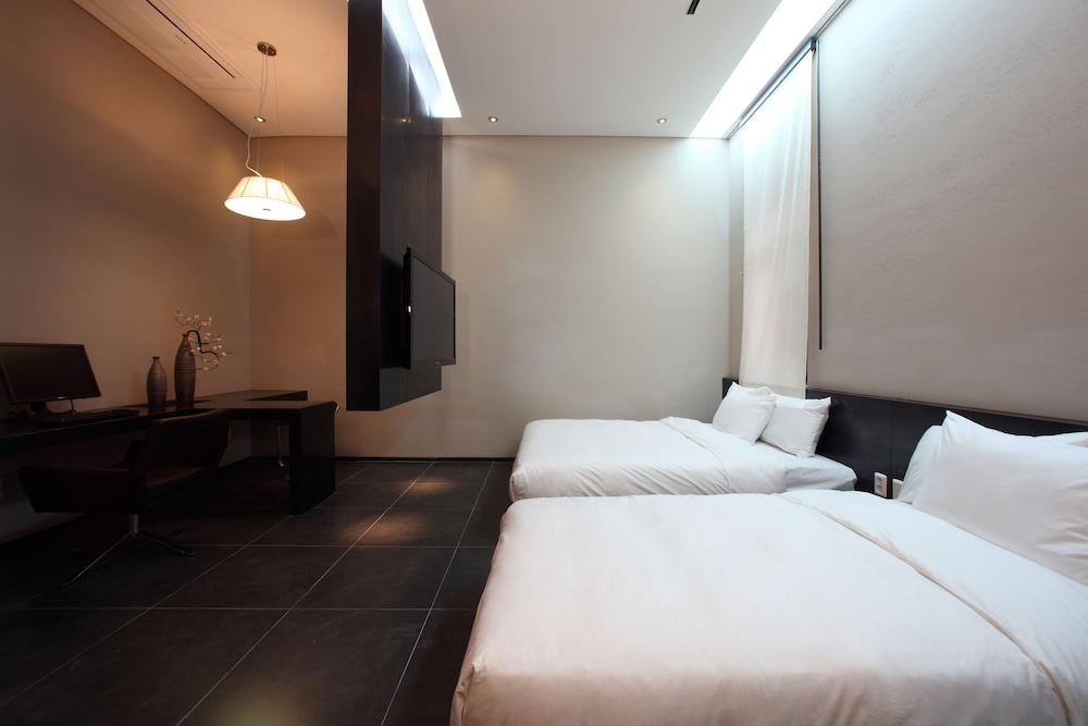 Hotel Irene Myeongdong Seoul Bagian luar foto