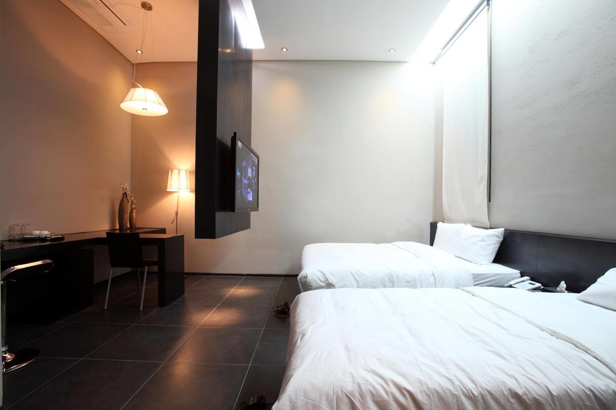 Hotel Irene Myeongdong Seoul Bagian luar foto